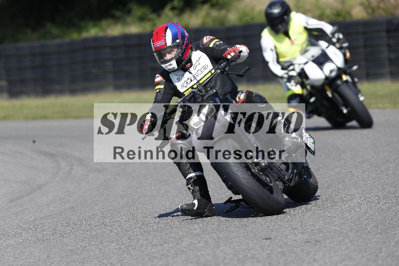 Archiv-2025/49 26.08.2025 Cornu Master School ADR/blau-bleu/0-1